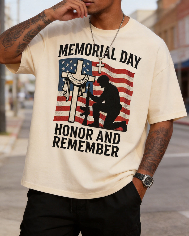 United States Memorial Day Honor And Remember Kneeling Soldier Printed Round Neck Short Sleeve T-Shirt