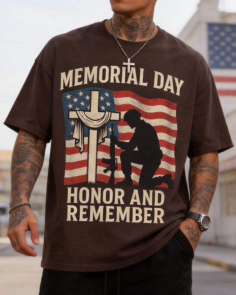 United States Memorial Day Honor And Remember Kneeling Soldier Printed Round Neck Short Sleeve T-Shirt